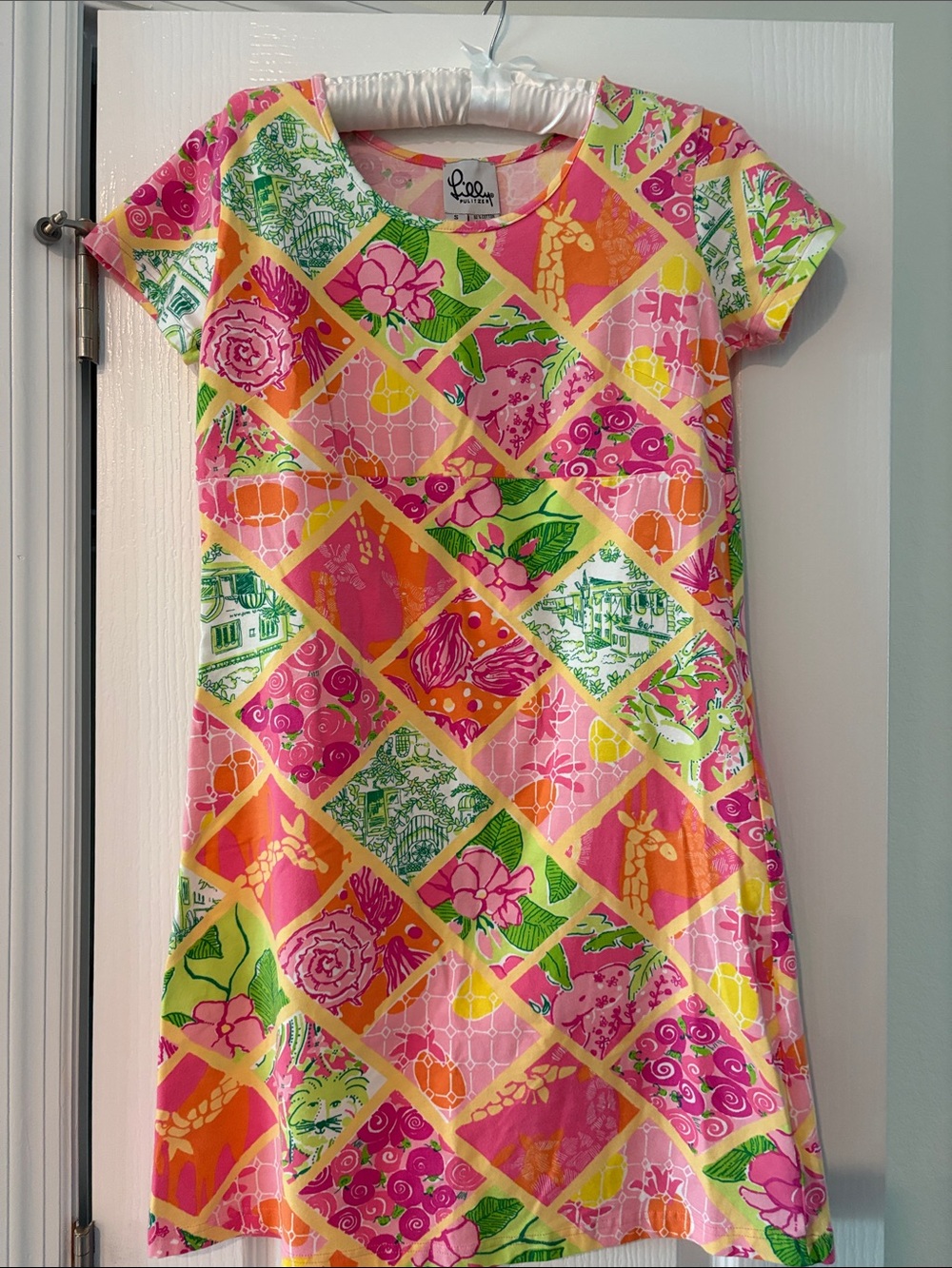Lilly Pulitzer white label shift dress. Size S